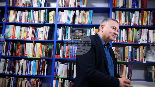 За умението на Георги Господинов да разказва за сложни неща с прости думи пише датско издание в статия, посветена на „Градинарят и смъртта“