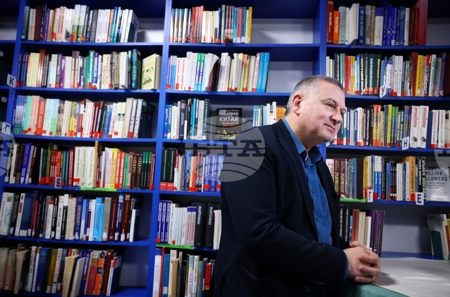 За умението на Георги Господинов да разказва за сложни неща с прости думи пише датско издание в статия, посветена на „Градинарят и смъртта“