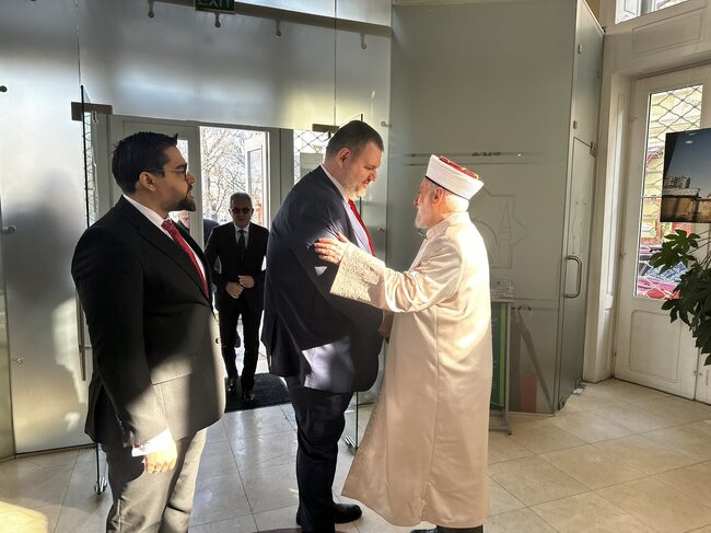 ДПС: Ахмед Доган и Делян Пеевски правят социална кухня и към Главно мюфтийство. Целта на инициативата е да обединява хората, независимо от тяхната вяра и етнос