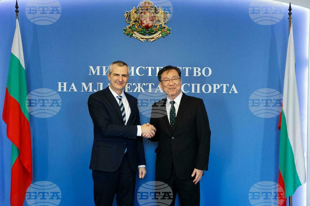 Youth and Sports Minister Confers with Japan's Ambassador