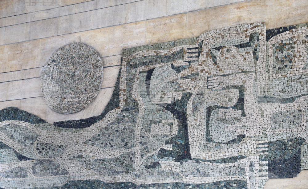 Варна - автогара - скулптура