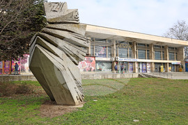 Варна - автогара - скулптура