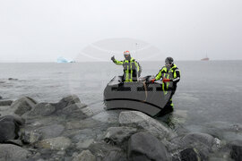 Scientists from 32nd Bulgarian Antarctic Expedition Deliver Provisions to Argentine Naval Base, Collect Granite Samples on Half Moon Island