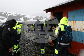 Scientists from 32nd Bulgarian Antarctic Expedition Deliver Provisions to Argentine Naval Base, Collect Granite Samples on Half Moon Island