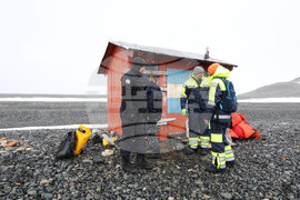 Scientists from 32nd Bulgarian Antarctic Expedition Deliver Provisions to Argentine Naval Base, Collect Granite Samples on Half Moon Island