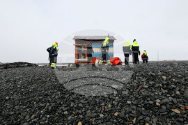 Scientists from 32nd Bulgarian Antarctic Expedition Deliver Provisions to Argentine Naval Base, Collect Granite Samples on Half Moon Island