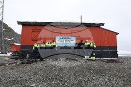Scientists from 32nd Bulgarian Antarctic Expedition Deliver Provisions to Argentine Naval Base, Collect Granite Samples on Half Moon Island