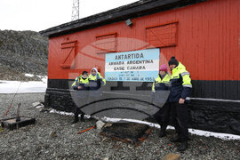 Scientists from 32nd Bulgarian Antarctic Expedition Deliver Provisions to Argentine Naval Base, Collect Granite Samples on Half Moon Island