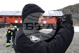 Scientists from 32nd Bulgarian Antarctic Expedition Deliver Provisions to Argentine Naval Base, Collect Granite Samples on Half Moon Island
