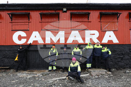 Scientists from 32nd Bulgarian Antarctic Expedition Deliver Provisions to Argentine Naval Base, Collect Granite Samples on Half Moon Island