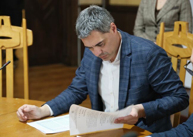 Областният управител на Бургас предлага парите за строителството на Кръвния център в града да се преведат на Общината с цел по-бързо построяване на сградата
