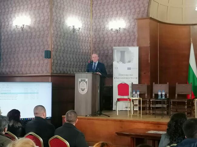 Заместник-министър Ненов в Перник: Важно е да говорим освен за предизвикателствата на прехода, но и за възможностите, които той предоставя