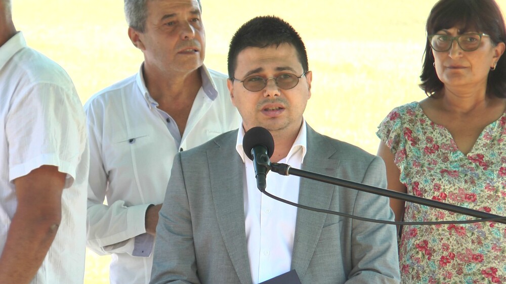 Любен Иванов - областен управител на област Видин присъства на празника по откриване на жътвената кампания, проведен в землището на град Брегово, област Видин