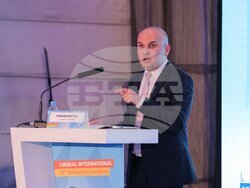 Снимка - офис на Илхан Кючук