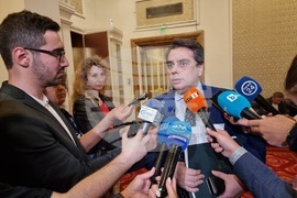 Парламент - заседание - Асен Василев - коментар 