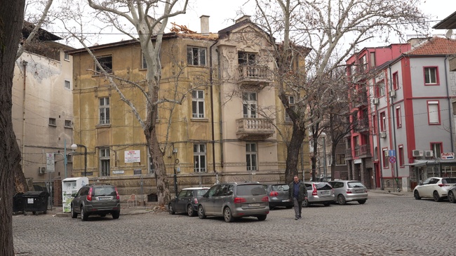 Политици от ПП-ДБ с инициатива за спасяването на емблематична сграда в Пловдив