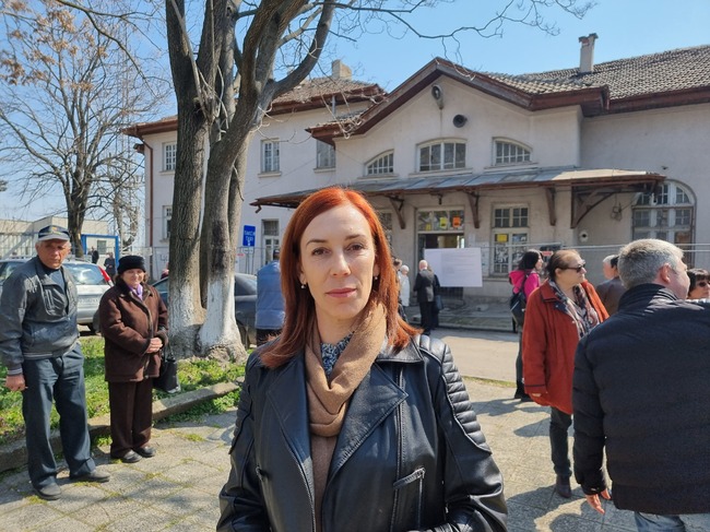 Отлагането на реконструкцията на жп гарата в Нова Загора може да компрометира сградата според общинския съветник Кремена Петрова