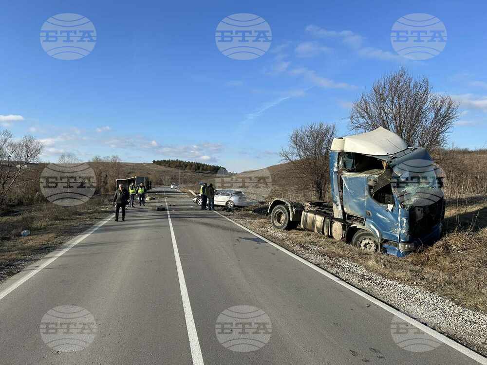 Пътят между Нови пазар и село Стоян Михайловски е временно затворен заради катастрофа