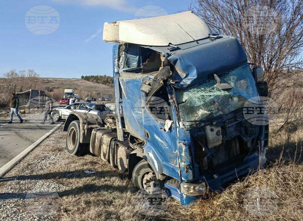 За катастрофата на пътя между Нови пазар и село Стоян Михайловски е задържан турски гражданин с положителна за амфитамин проба