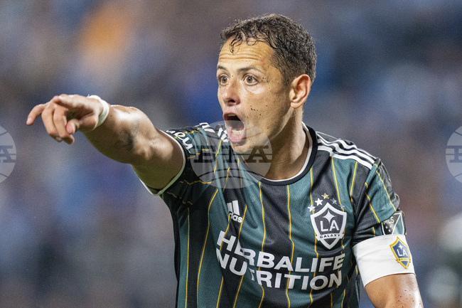 Хавиер Ернандес се надява Манчестър Юнайтед да спечели Лига Европа