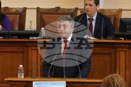 Парламент - Мустафа Карадайъ - заседание