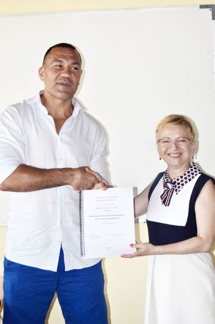 Кубрат Пулев завърши магистратура „Политика и бизнес“ в УНСС