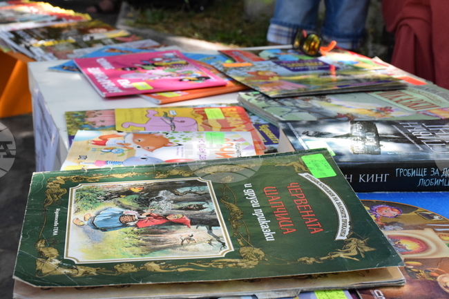 Мултимедиен урок на тема „Части на речта. Глагол“ гледаха третокласници от училище „Св. Климент Охридски“ в Годалминг, Великобритания 