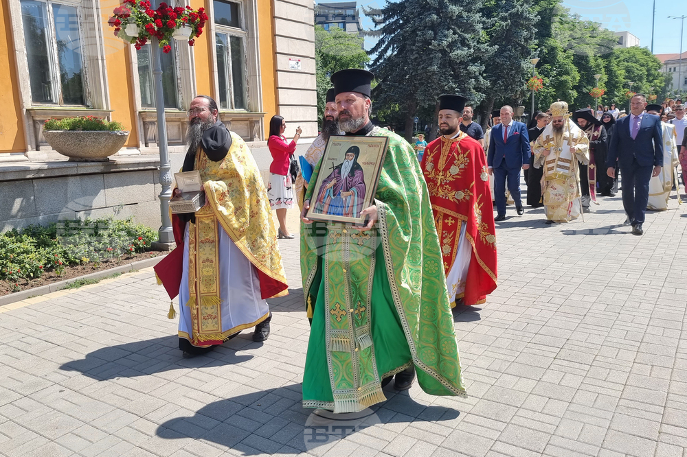 Литийно шествие премина в Перник по случай връщането на мощите на св. Иван Рилски Чудотворец от Търново в Рилската обител
