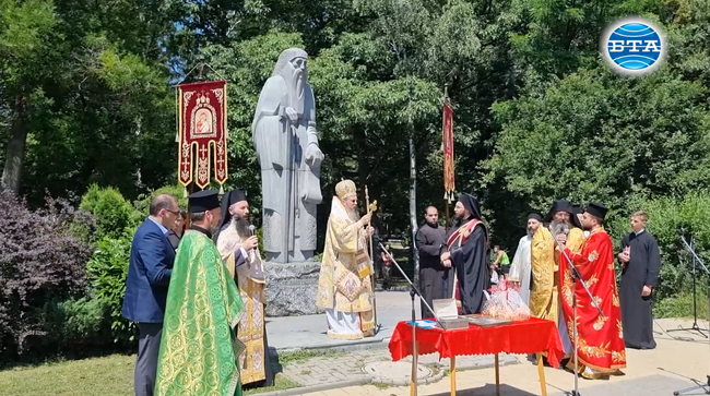 Литийно шествие премина в Перник по случай връщането на мощите на св. Иван Рилски Чудотворец от Търново в Рилската обител