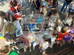 Книжки самоходки зарадваха деца и възрастни в Градския парк