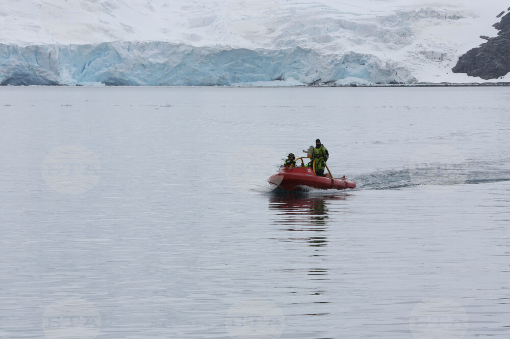 32nd Bulgarian Antarctic Expedition Continues Work on Research Projects