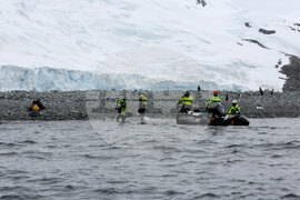 32nd Bulgarian Antarctic Expedition Continues Work on Research Projects