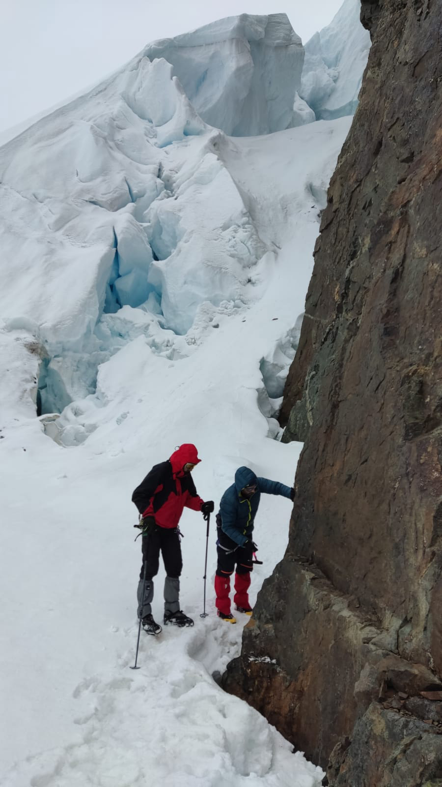 32nd Bulgarian Antarctic Expedition Continues Work on Research Projects
