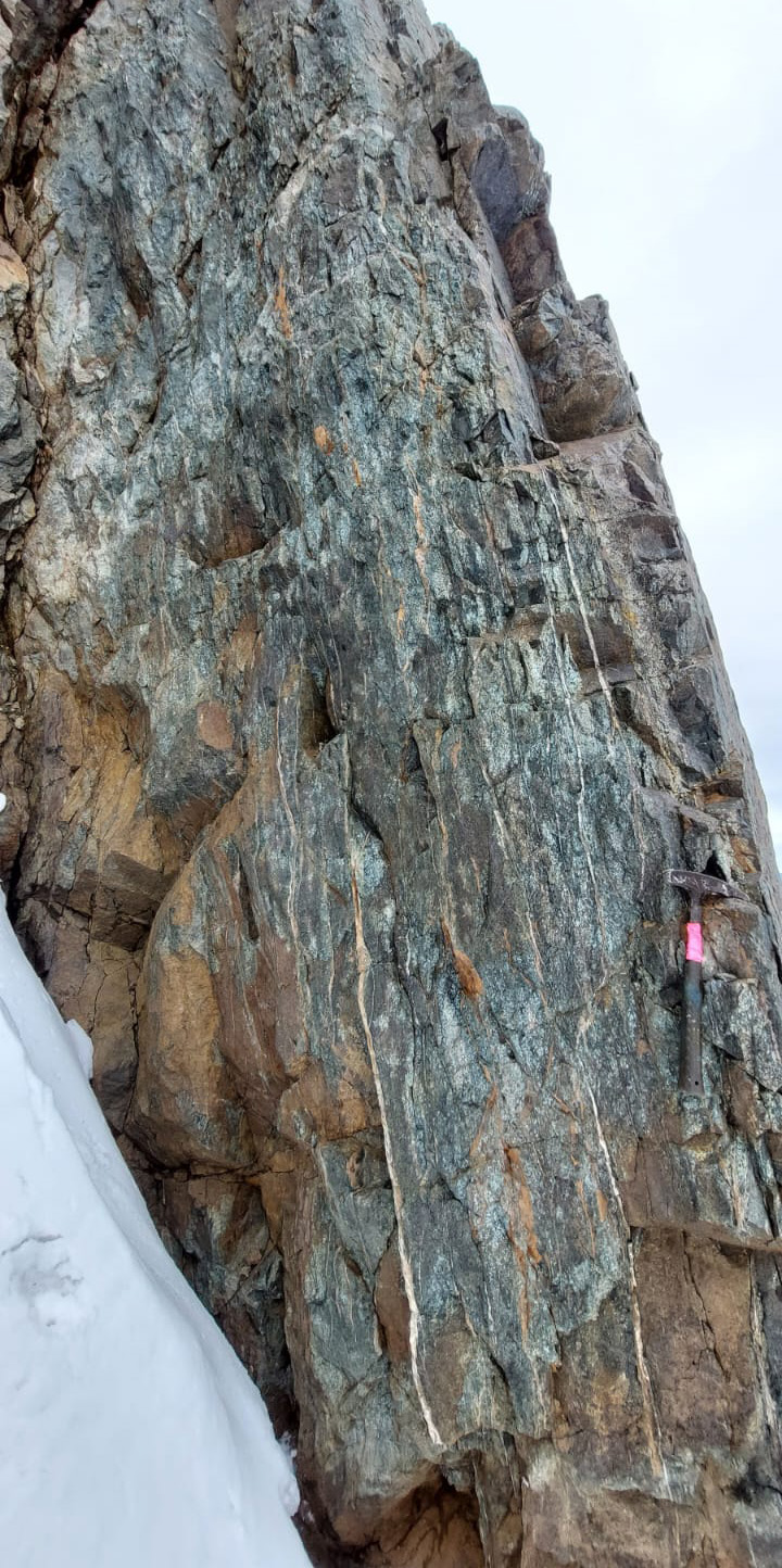 32nd Bulgarian Antarctic Expedition Continues Work on Research Projects