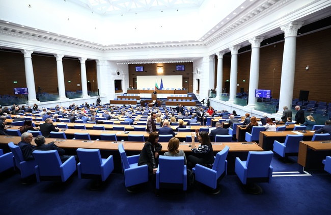 Народното събрание прие на второ четене промени в Закона за запасите от нефт и нефтопродукти