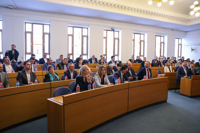 Надявам се разумът да надделее и да намерим решение, което да разсече Гордиевия възел в Столична община, заяви в позиция общинският съветник Бойко Димитров