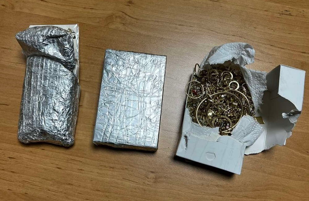 Контрабандни златни накити за близо 100 000 лева откриха митническите служители на МП Лесово 