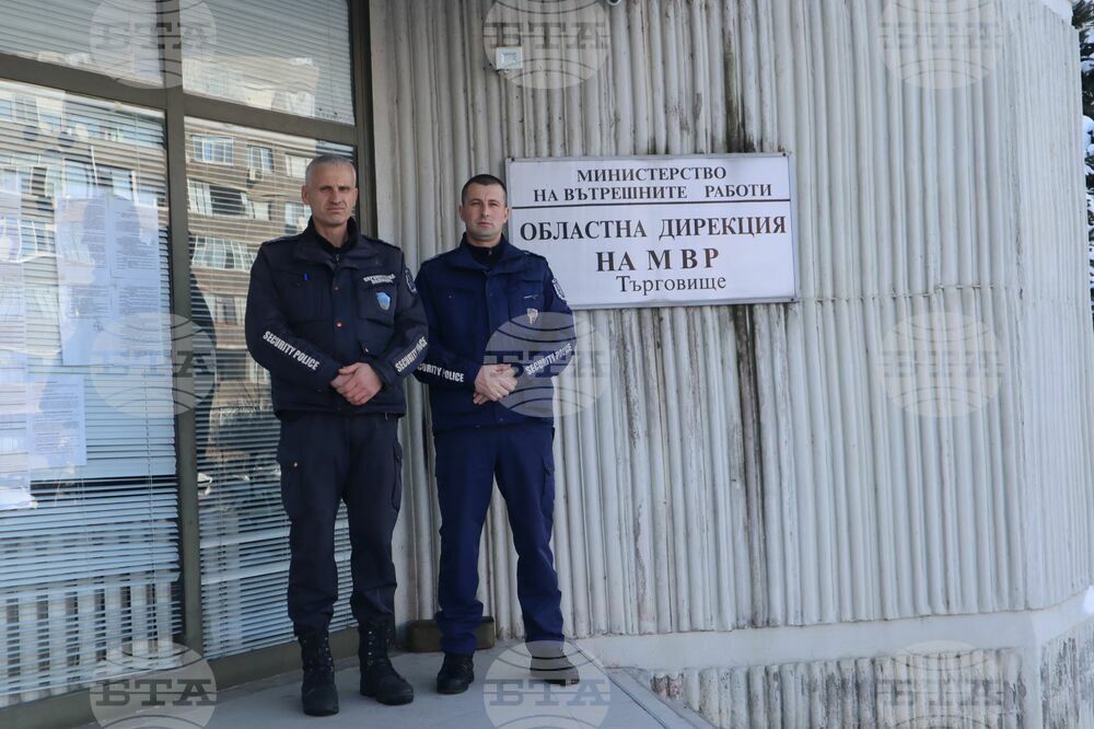 Двама служители на Областната дирекция на МВР в Търговище са наградени за спасяването на трудноподвижна жена от задименото ѝ жилище