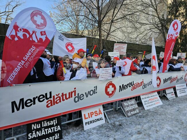 Здравни служители от Румъния протестираха пред Министерството на труда в Букурещ с искане за по-високи заплати