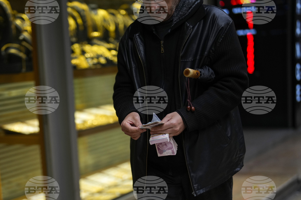 Турската централна банка е продала 25 милиарда долара за стабилизиране на турската лира, потвърди управителят ѝ