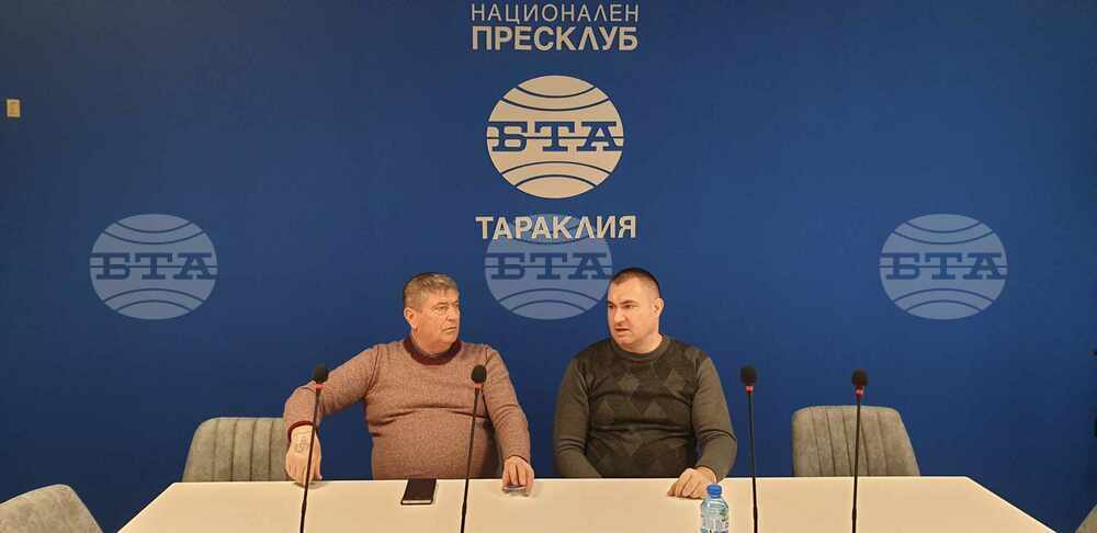 Учебници по български език и образователни игри дари фондацията „Бъдеще 2008“ на училището в молдовското село Светлъй