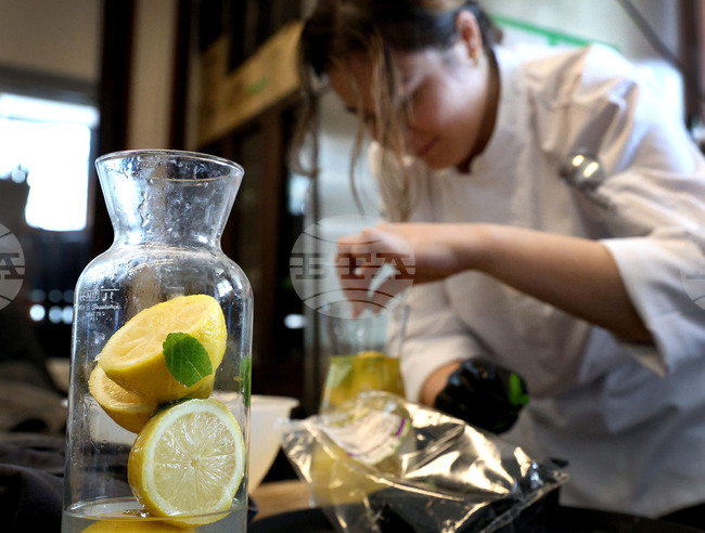 Production Index in Business Economy Services Up by 3.2% in November, Y/Y