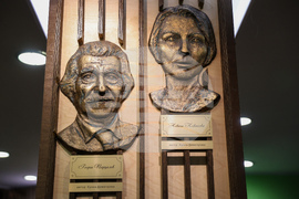 Сатиричен театър "Алеко Константинов" - маски - откриване