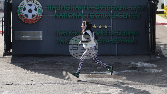 Дисциплинарната комисия към БФС наказа за шест мача двама футболисти от Марек (Дупница), Септември бе глобен с над 2500 евро заради поведението на спортния си директор
