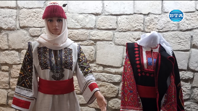 Етнографският музей в Разград представя две изложби, съчетали хубостта на българката и българската носия