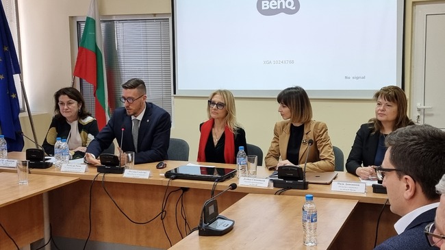 Министър Стойчева съобщи във Враца, че има голям интерес към двете отворени процедури по Програмата за конкурентоспособност