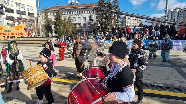 Неучебен ден за учениците в Перник ще е 24 януари заради фестивала "Сурва"