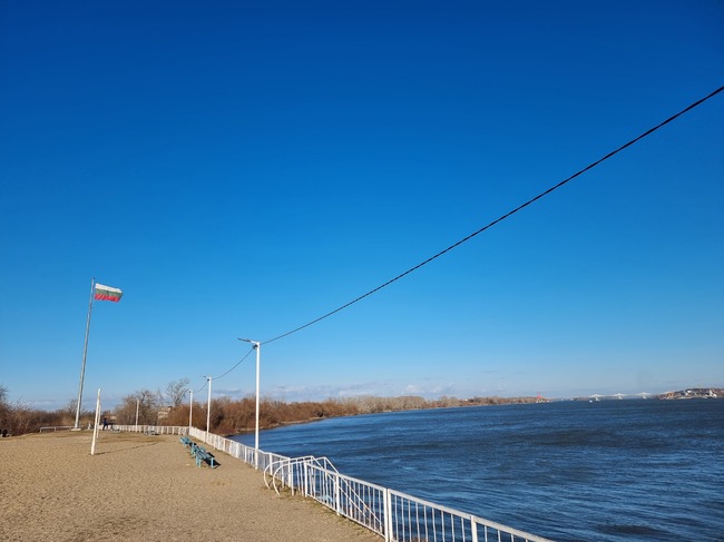 Очакват се краткотрайни повишения на речните нива в страната, количествата ще са под праговете за внимание, казват от екоминистерството