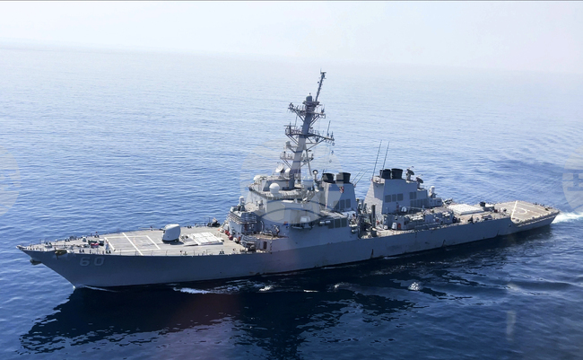 Иранските Гвардейци на революцията поканиха Тръмп да нареди на американски кораби да ескортират танкери през Ормузкия проток