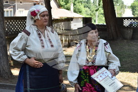 Село Недан - стогодишни автентични носии
